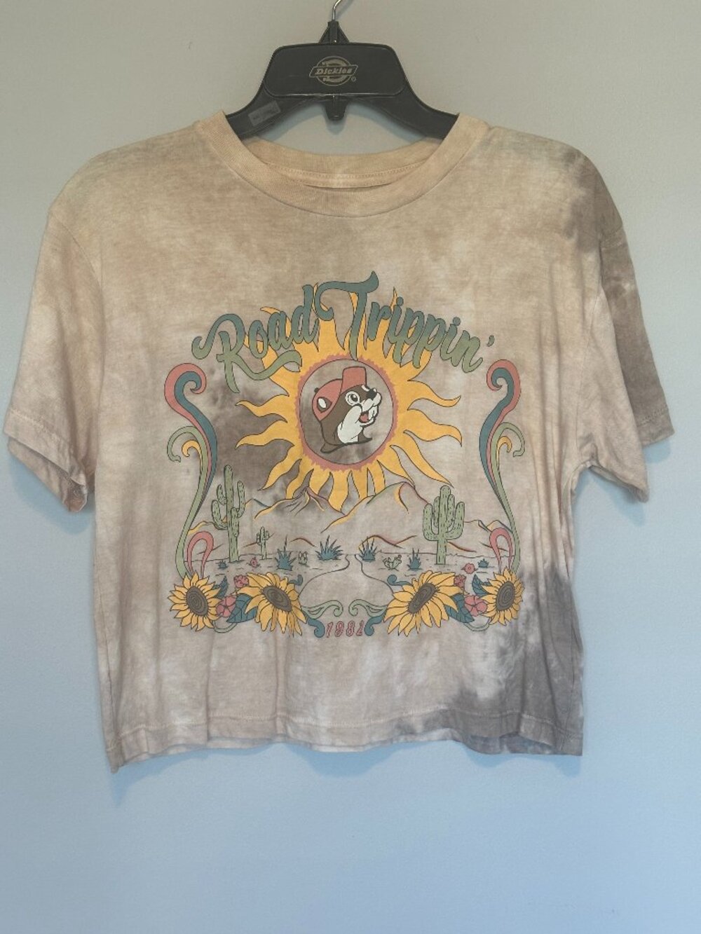BUC-EE'S Road Trippin Cropped Tie Dye Beige Tee Sz. Small NWOT